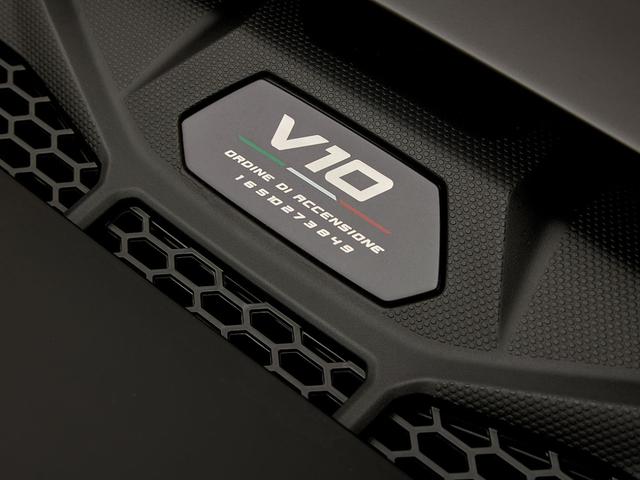 ウラカン 　１９インチ鍛造マットブラック　イエローキャリパー　Ａｄ　Ｐｅｒｓｏｎａｍ内装カスタマイズ　　ボディ・ホイールガラスコーティング済　ドラレコデジタルインナーミラー（43枚目）