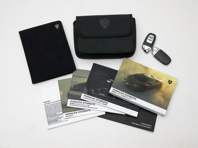 ウラカン 　１９インチ鍛造マットブラック　イエローキャリパー　Ａｄ　Ｐｅｒｓｏｎａｍ内装カスタマイズ　　ボディ・ホイールガラスコーティング済　ドラレコデジタルインナーミラー（44枚目）