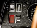 シンプルなスイッチ類配置になります。