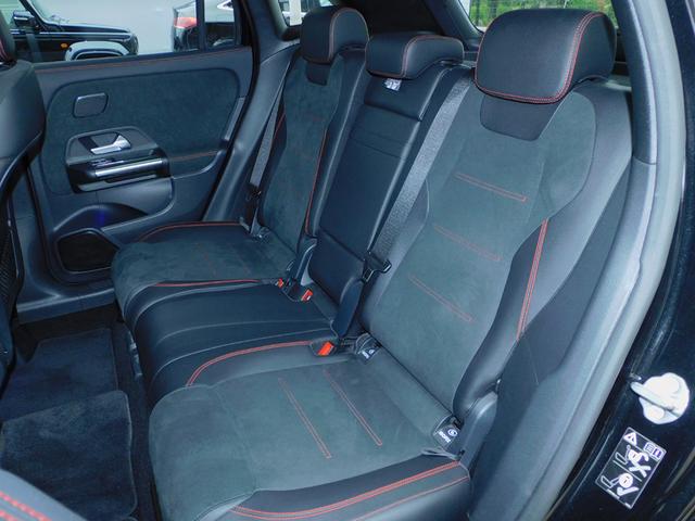 GLAクラス GLA200d 4マチック AMGライン パノラミックスライディングルーフ アドバンスドパッケージ フルセグTV ヘッドアップディスプレイ シートヒーター レーダーセーフティーパッケージ 360度ビューカメラ コスモスブラック(39枚目)