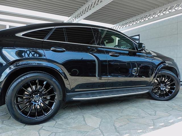 GLE GLE400d 4マチック クーペスポーツ パノラミックスライディングルーフ パナメリカーナグリル フロントアンダースポイラー トランクスポイラー ブラックアウト エアサスペション ブルメスターサウンド ベンチレーター シートヒーター 黒革(14枚目)