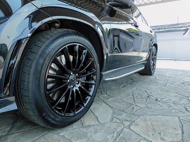GLE GLE400d 4マチック クーペスポーツ パノラミックスライディングルーフ パナメリカーナグリル フロントアンダースポイラー トランクスポイラー ブラックアウト エアサスペション ブルメスターサウンド ベンチレーター シートヒーター 黒革(15枚目)