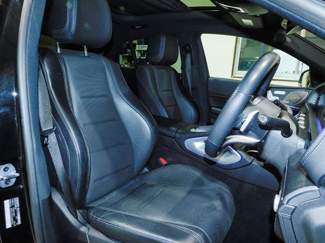 内装はブラックになります。