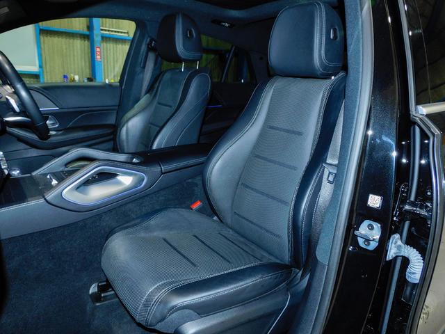 ブラックレザーシートになります。