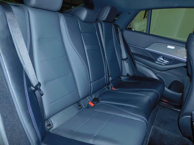 リヤシート右側の画像になります。