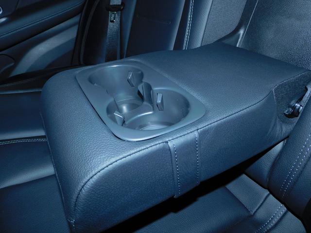 アームレスト付きになります。