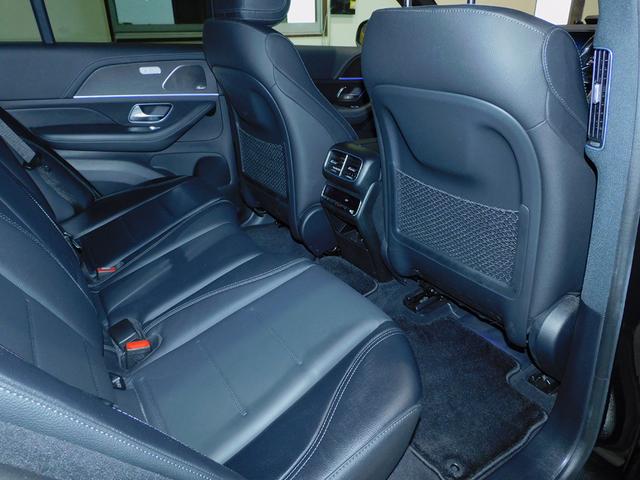 リヤシート周り右側の画像になります。