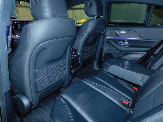 リヤシート周り左側の画像になります。