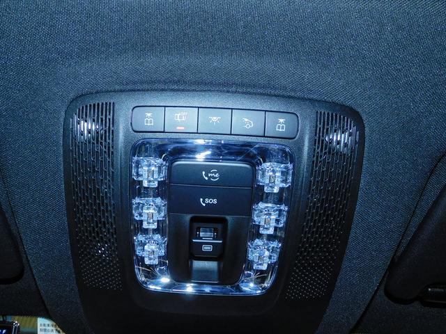 ルームミラー周りの画像になります。