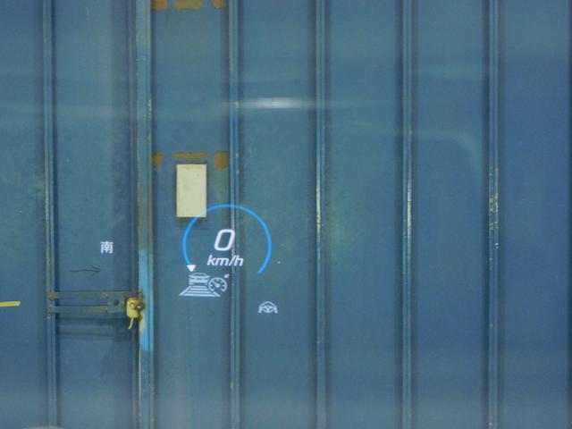 ヘッドアップディスプレイ付きになります。