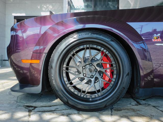 ダッジ・チャレンジャー Ｒ／Ｔスキャットパックワイドボディ　サンルーフ　ローダウン　キャルウイング可変バルブマフラー　プラスパッケージ　ドライバーコンビニエンスグループ　テクノロジーグループ　新車並行　オートチェック　ワンオーナー（11枚目）