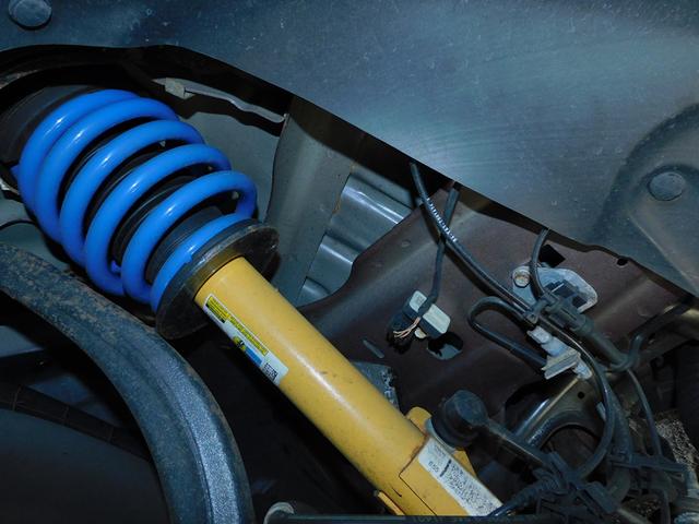 ダッジ・チャレンジャー Ｒ／Ｔスキャットパックワイドボディ　サンルーフ　ローダウン　キャルウイング可変バルブマフラー　プラスパッケージ　ドライバーコンビニエンスグループ　テクノロジーグループ　新車並行　オートチェック　ワンオーナー（16枚目）