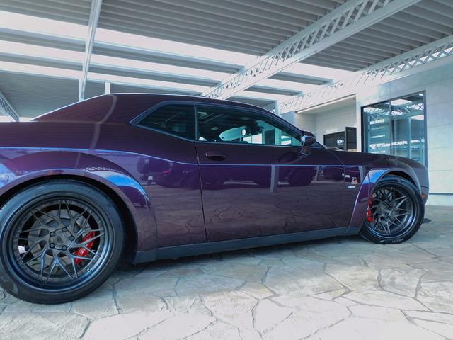 ダッジ・チャレンジャー Ｒ／Ｔスキャットパックワイドボディ　サンルーフ　ローダウン　キャルウイング可変バルブマフラー　プラスパッケージ　ドライバーコンビニエンスグループ　テクノロジーグループ　新車並行　オートチェック　ワンオーナー（17枚目）