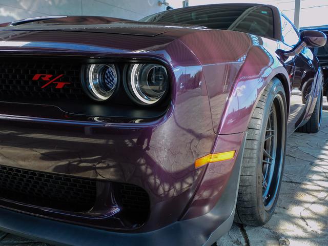 ダッジ・チャレンジャー Ｒ／Ｔスキャットパックワイドボディ　サンルーフ　ローダウン　キャルウイング可変バルブマフラー　プラスパッケージ　ドライバーコンビニエンスグループ　テクノロジーグループ　新車並行　オートチェック　ワンオーナー（18枚目）