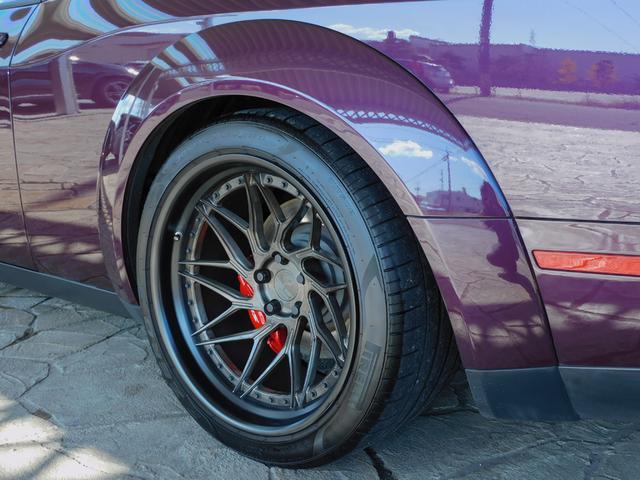 ダッジ・チャレンジャー Ｒ／Ｔスキャットパックワイドボディ　サンルーフ　ローダウン　キャルウイング可変バルブマフラー　プラスパッケージ　ドライバーコンビニエンスグループ　テクノロジーグループ　新車並行　オートチェック　ワンオーナー（19枚目）