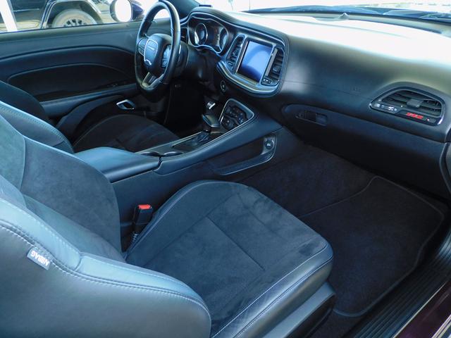 ダッジ・チャレンジャー Ｒ／Ｔスキャットパックワイドボディ　サンルーフ　ローダウン　キャルウイング可変バルブマフラー　プラスパッケージ　ドライバーコンビニエンスグループ　テクノロジーグループ　新車並行　オートチェック　ワンオーナー（42枚目）