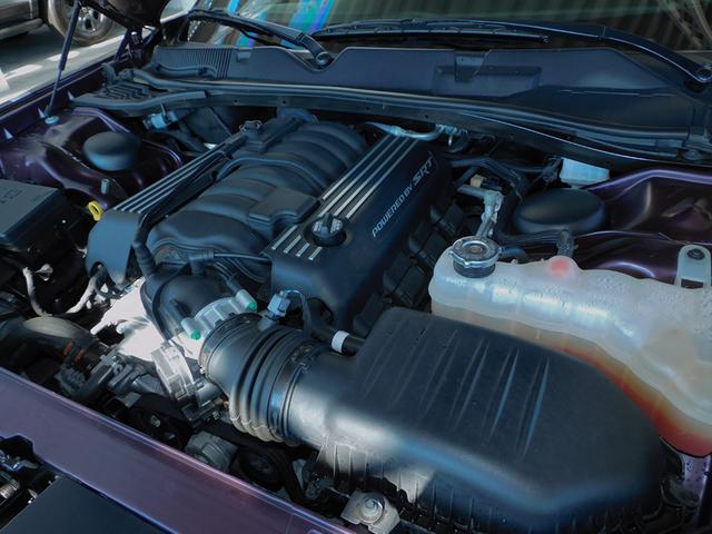 ダッジ・チャレンジャー Ｒ／Ｔスキャットパックワイドボディ　サンルーフ　ローダウン　キャルウイング可変バルブマフラー　プラスパッケージ　ドライバーコンビニエンスグループ　テクノロジーグループ　新車並行　オートチェック　ワンオーナー（72枚目）