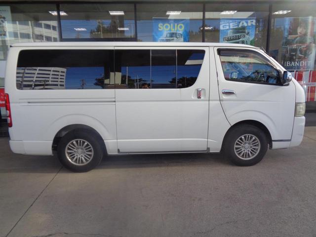 ハイエースバン ロングスーパーＧＬ　ＥＴＣ　オートライト　キーレス　リアクーラー　リアヒーター　両側スライドドア　イージークローザー　ＨＤＤナビ　フルセグＴＶ　ＣＤ　ＤＶＤ（8枚目）