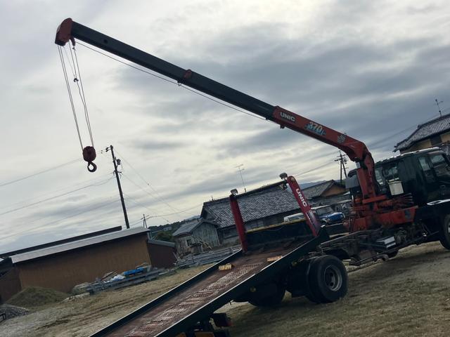 フォワード クレーン付キャリアカー 3段クレーン積載車 最大積載量1800kg 6速マニュアル ユニック角足差し違いアウトリガー ETC 荷台内寸580cmX215cm ETC ハーフシェイドガラス(4枚目)