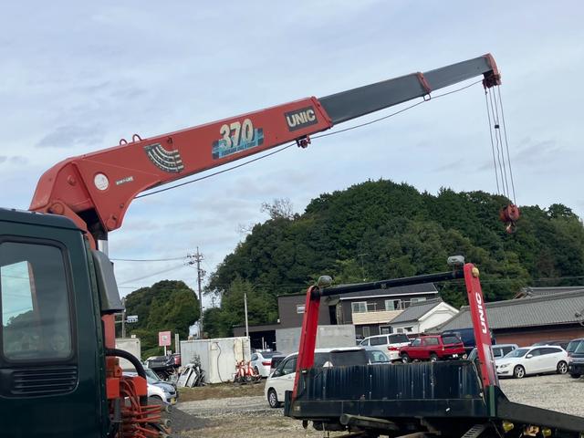 フォワード クレーン付キャリアカー 3段クレーン積載車 最大積載量1800kg 6速マニュアル ユニック角足差し違いアウトリガー ETC 荷台内寸580cmX215cm ETC ハーフシェイドガラス(7枚目)