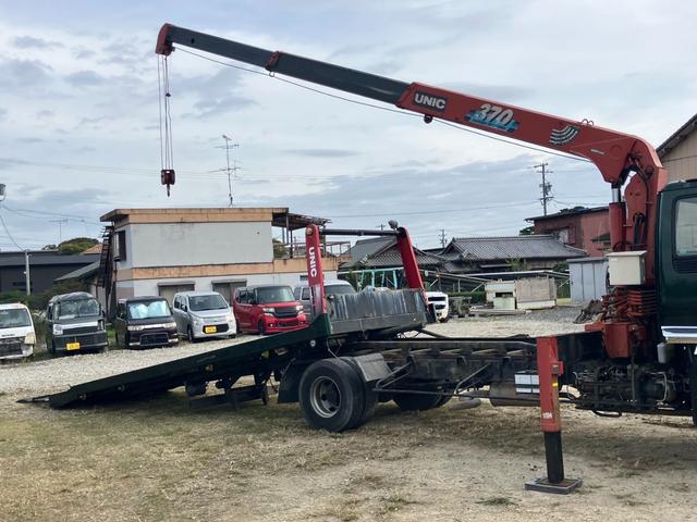 フォワード クレーン付キャリアカー 3段クレーン積載車 最大積載量1800kg 6速マニュアル ユニック角足差し違いアウトリガー ETC 荷台内寸580cmX215cm ETC ハーフシェイドガラス(9枚目)