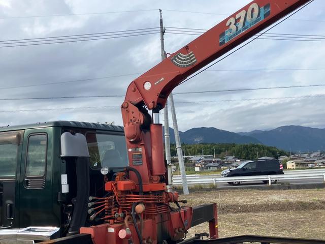 フォワード クレーン付キャリアカー 3段クレーン積載車 最大積載量1800kg 6速マニュアル ユニック角足差し違いアウトリガー ETC 荷台内寸580cmX215cm ETC ハーフシェイドガラス(12枚目)