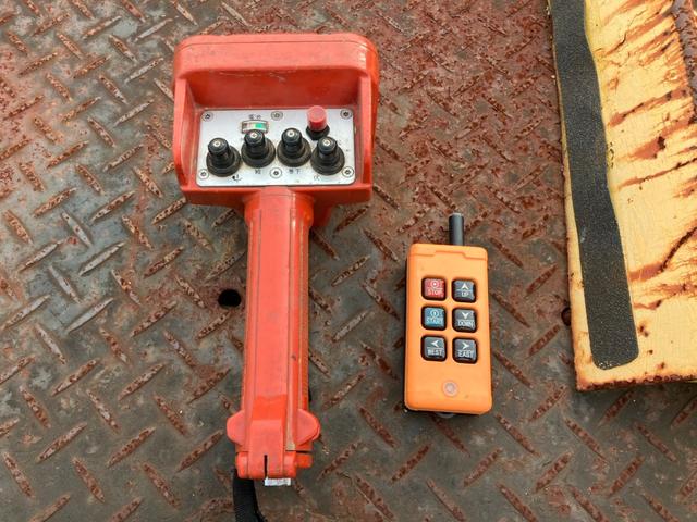 フォワード クレーン付キャリアカー 3段クレーン積載車 最大積載量1800kg 6速マニュアル ユニック角足差し違いアウトリガー ETC 荷台内寸580cmX215cm ETC ハーフシェイドガラス(16枚目)