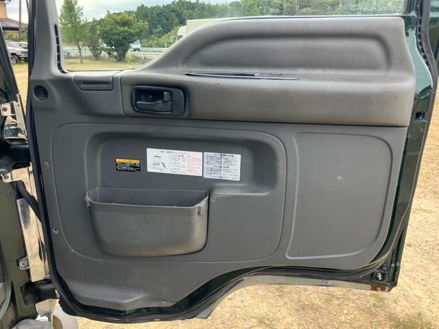 フォワード クレーン付キャリアカー 3段クレーン積載車 最大積載量1800kg 6速マニュアル ユニック角足差し違いアウトリガー ETC 荷台内寸580cmX215cm ETC ハーフシェイドガラス(28枚目)