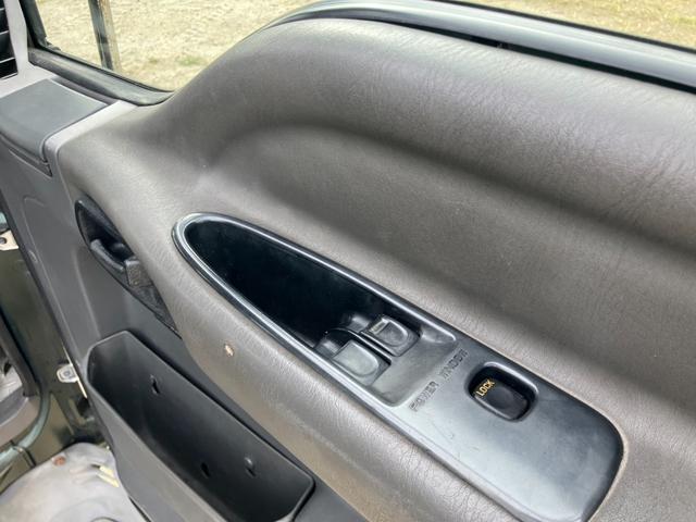 フォワード クレーン付キャリアカー 3段クレーン積載車 最大積載量1800kg 6速マニュアル ユニック角足差し違いアウトリガー ETC 荷台内寸580cmX215cm ETC ハーフシェイドガラス(33枚目)