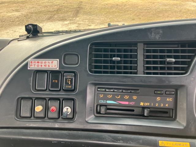 フォワード クレーン付キャリアカー 3段クレーン積載車 最大積載量1800kg 6速マニュアル ユニック角足差し違いアウトリガー ETC 荷台内寸580cmX215cm ETC ハーフシェイドガラス(35枚目)