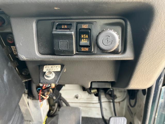 フォワード クレーン付キャリアカー 3段クレーン積載車 最大積載量1800kg 6速マニュアル ユニック角足差し違いアウトリガー ETC 荷台内寸580cmX215cm ETC ハーフシェイドガラス(36枚目)