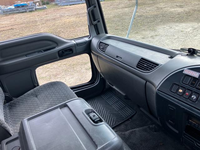 フォワード クレーン付キャリアカー 3段クレーン積載車 最大積載量1800kg 6速マニュアル ユニック角足差し違いアウトリガー ETC 荷台内寸580cmX215cm ETC ハーフシェイドガラス(37枚目)