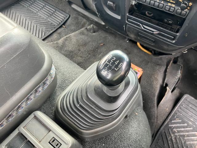 フォワード クレーン付キャリアカー 3段クレーン積載車 最大積載量1800kg 6速マニュアル ユニック角足差し違いアウトリガー ETC 荷台内寸580cmX215cm ETC ハーフシェイドガラス(39枚目)