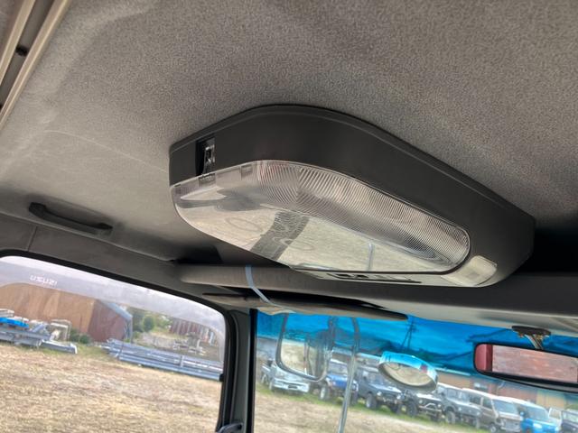 フォワード クレーン付キャリアカー 3段クレーン積載車 最大積載量1800kg 6速マニュアル ユニック角足差し違いアウトリガー ETC 荷台内寸580cmX215cm ETC ハーフシェイドガラス(41枚目)