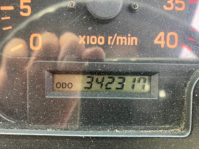 フォワード クレーン付キャリアカー 3段クレーン積載車 最大積載量1800kg 6速マニュアル ユニック角足差し違いアウトリガー ETC 荷台内寸580cmX215cm ETC ハーフシェイドガラス(54枚目)