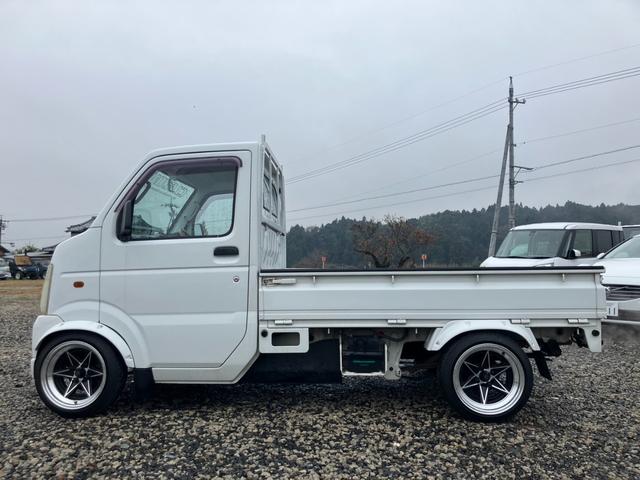 キャリイトラック ＫＣエアコン・パワステ　５速マニュアル　実走行４２０００ｋｍ　ハロースペシャルオーバーフェンダー／フロント車高調／１４インチアルミ　社外マフラー　純正マフラー有　社外ＳＤナビ（6枚目）