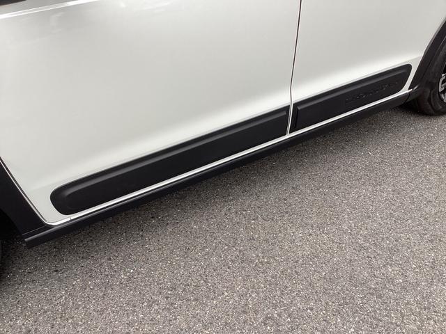 フリード e:HEVクロスター 当店展示車 新車未登録 ブラックエンブレム ボディーサイドモール べルリナブラックフロントグリル マルチビューカメラ アダプティブドライビングビーム 後退出庫サポート付き 専用15インチアルミホイール(7枚目)