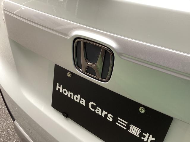 フリード e:HEVクロスター 当店展示車 新車未登録 ブラックエンブレム ボディーサイドモール べルリナブラックフロントグリル マルチビューカメラ アダプティブドライビングビーム 後退出庫サポート付き 専用15インチアルミホイール(10枚目)