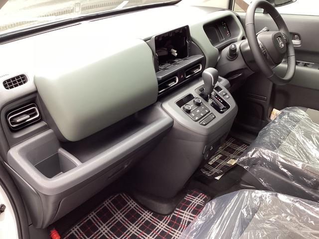 フリード e:HEVクロスター 当店展示車 新車未登録 ブラックエンブレム ボディーサイドモール べルリナブラックフロントグリル マルチビューカメラ アダプティブドライビングビーム 後退出庫サポート付き 専用15インチアルミホイール(22枚目)