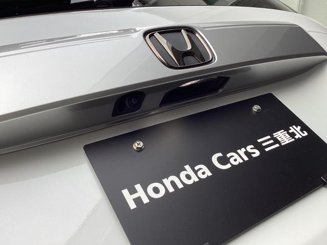 フリード e:HEVクロスター 当店展示車 新車未登録 ブラックエンブレム ボディーサイドモール べルリナブラックフロントグリル マルチビューカメラ アダプティブドライビングビーム 後退出庫サポート付き 専用15インチアルミホイール(39枚目)