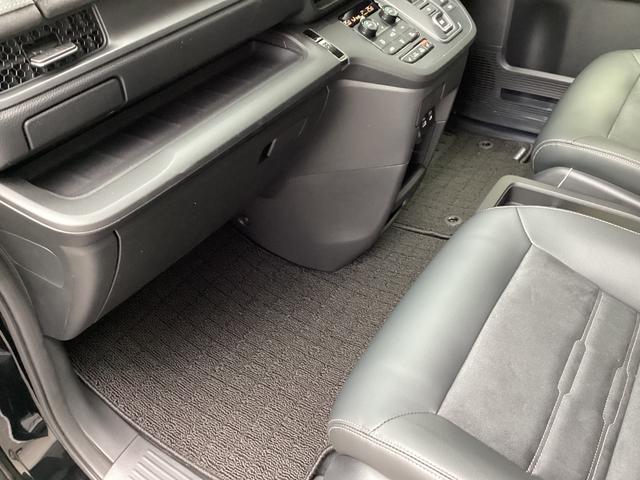ステップワゴン e:HEVスパーダ プレミアムライン 当店試乗車 11.4ホンダコネクトナビ ETC 10.1インチリア席モニター ボディーコーティング施錠済み マルチビューカメラ シートヒーター トリプルゾーンエアコン 全列USB スエード調表皮(31枚目)