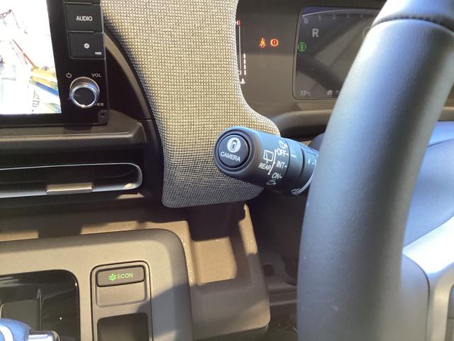 フリード エアー　ＥＸ　当店展示車　新車未登録　６人乗り　９インチホンダコネクトナビ　マルチビューカメラ　アダクティブドライビングビーム　後退出庫サポート　ブラインドスポットインフォメーション　シートヒーター　リアクーラー（8枚目）