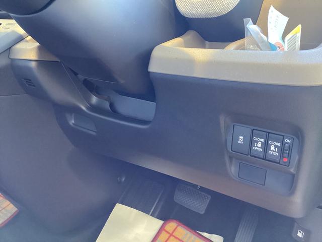 フリード エアー　ＥＸ　当店展示車　新車未登録　６人乗り　９インチホンダコネクトナビ　マルチビューカメラ　アダクティブドライビングビーム　後退出庫サポート　ブラインドスポットインフォメーション　シートヒーター　リアクーラー（40枚目）