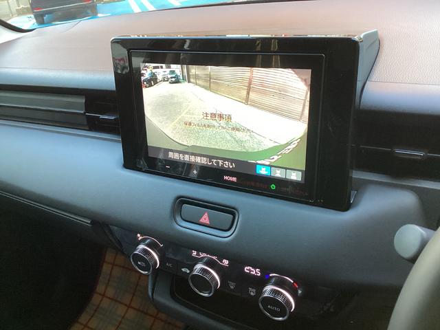 ヴェゼル ｅ：ＨＥＶ　Ｘ　当店展示車　新車未登録　８インチディスプレイオーディオ　フルＬＥＤヘッドライト　１６インチアルミホイール　電子制御パーキング　オートブレーキホールド　急速充電対応ＵＳＢ　本革巻きステアリングホイール（3枚目）