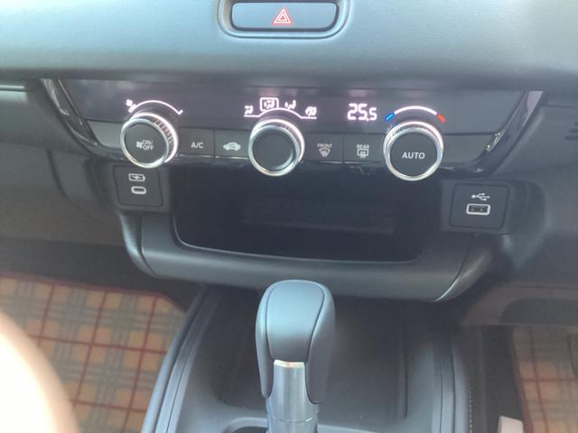 ヴェゼル ｅ：ＨＥＶ　Ｘ　当店展示車　新車未登録　８インチディスプレイオーディオ　フルＬＥＤヘッドライト　１６インチアルミホイール　電子制御パーキング　オートブレーキホールド　急速充電対応ＵＳＢ　本革巻きステアリングホイール（5枚目）