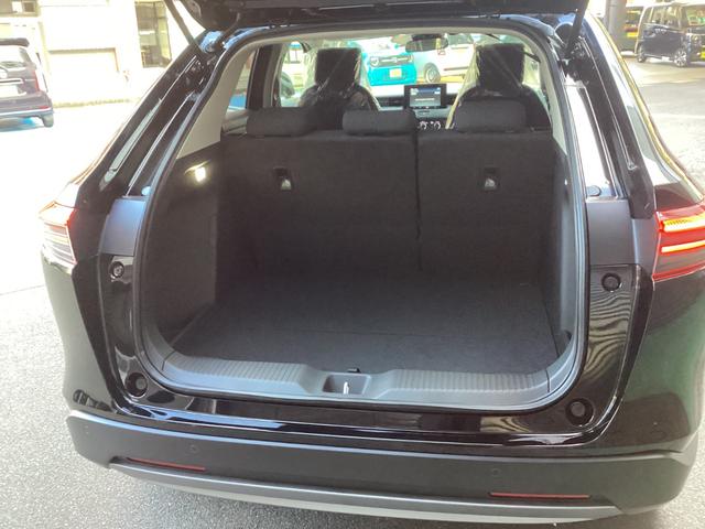 ヴェゼル ｅ：ＨＥＶ　Ｘ　当店展示車　新車未登録　８インチディスプレイオーディオ　フルＬＥＤヘッドライト　１６インチアルミホイール　電子制御パーキング　オートブレーキホールド　急速充電対応ＵＳＢ　本革巻きステアリングホイール（14枚目）