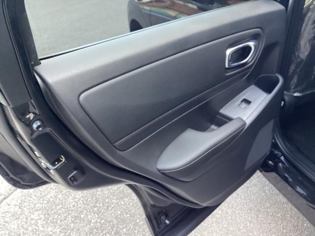 ヴェゼル ｅ：ＨＥＶ　Ｘ　当店展示車　新車未登録　８インチディスプレイオーディオ　フルＬＥＤヘッドライト　１６インチアルミホイール　電子制御パーキング　オートブレーキホールド　急速充電対応ＵＳＢ　本革巻きステアリングホイール（16枚目）