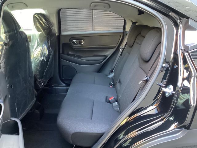 ヴェゼル ｅ：ＨＥＶ　Ｘ　当店展示車　新車未登録　８インチディスプレイオーディオ　フルＬＥＤヘッドライト　１６インチアルミホイール　電子制御パーキング　オートブレーキホールド　急速充電対応ＵＳＢ　本革巻きステアリングホイール（18枚目）