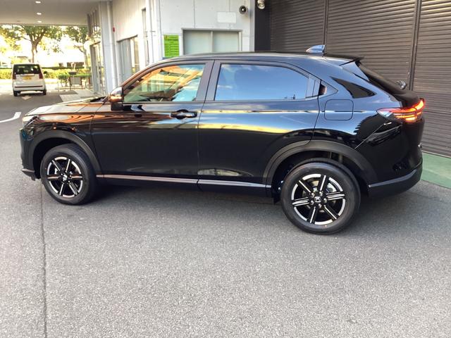 ヴェゼル ｅ：ＨＥＶ　Ｘ　当店展示車　新車未登録　８インチディスプレイオーディオ　フルＬＥＤヘッドライト　１６インチアルミホイール　電子制御パーキング　オートブレーキホールド　急速充電対応ＵＳＢ　本革巻きステアリングホイール（19枚目）