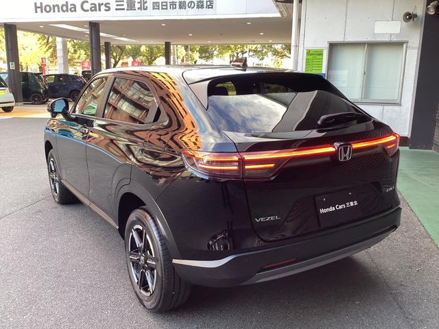 ヴェゼル ｅ：ＨＥＶ　Ｘ　当店展示車　新車未登録　８インチディスプレイオーディオ　フルＬＥＤヘッドライト　１６インチアルミホイール　電子制御パーキング　オートブレーキホールド　急速充電対応ＵＳＢ　本革巻きステアリングホイール（21枚目）